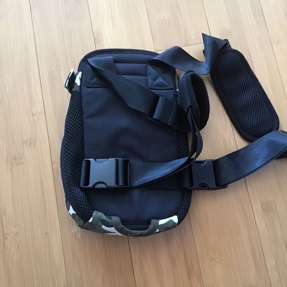 NWOT Pawaboo Pet Carrier Backpack, Adjustable - Picture 6 of 6